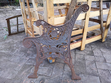 鋳鉄のベンチ座席のための古典的な公園のベンチの平板の鋳鉄のベンチの端
