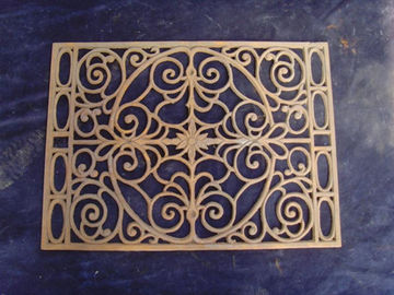 ヴァン- Tの正方形の鋳鉄の玄関マットの空の設計錆ついた色の鋳鉄の床のマット