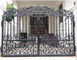 家の装飾のために形づく錬鉄の鋳鉄の装飾の保証入口の鋳鉄の庭ゲートの木