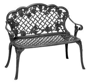 古典的なヨーロッパの鋳鉄の庭のテーブルおよび抵抗力がある椅子の天候